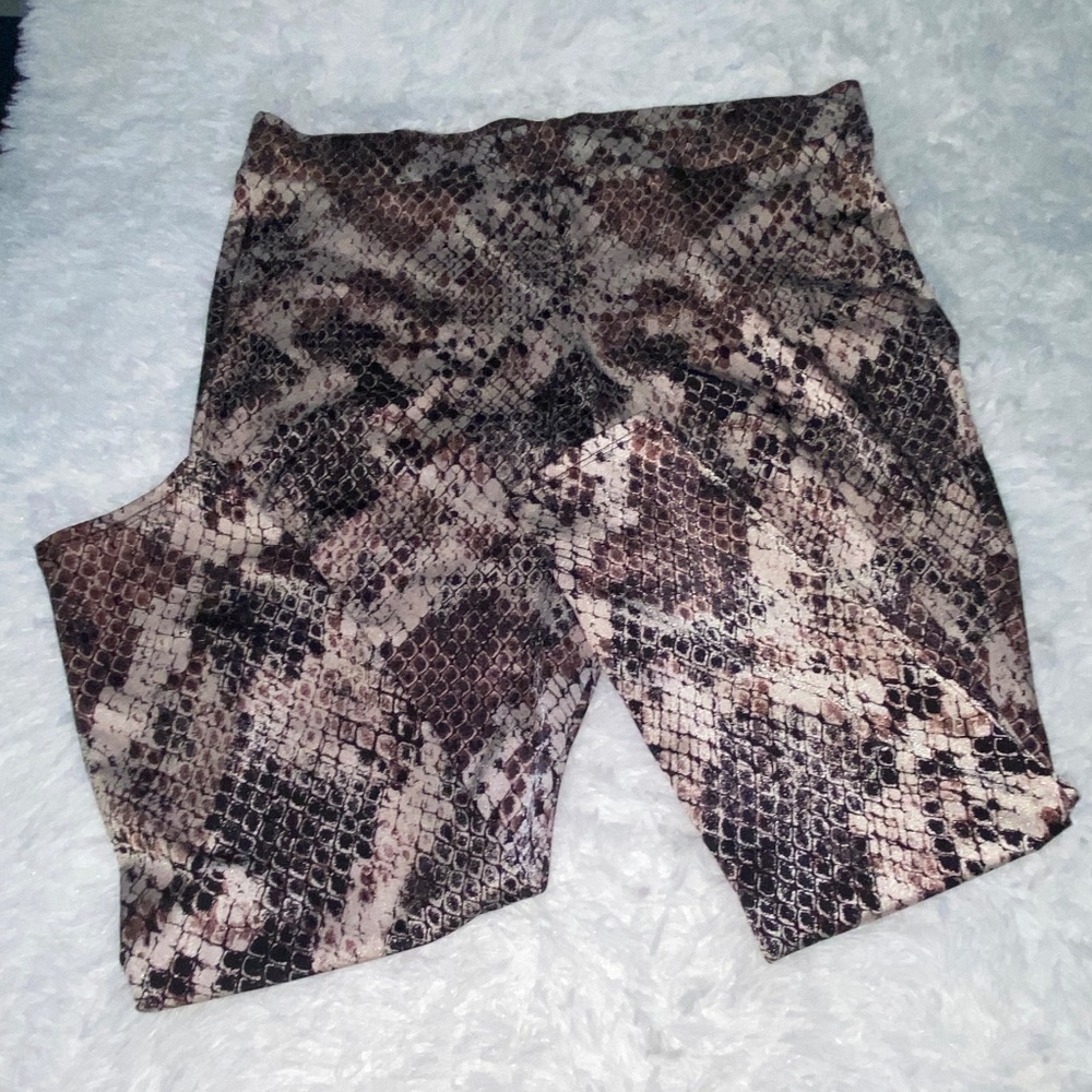 Torrid Snake Print Cropped Leggings - Picture 1 of 5